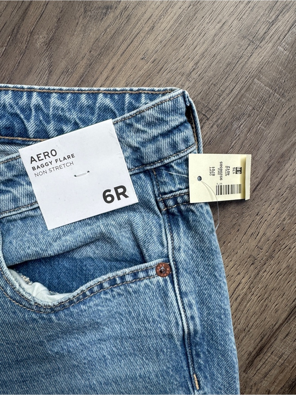 Aeropostale Baggy Flare Non Stretch Jeans - Brand New - Size 6 Reg - Picture 2 of 12